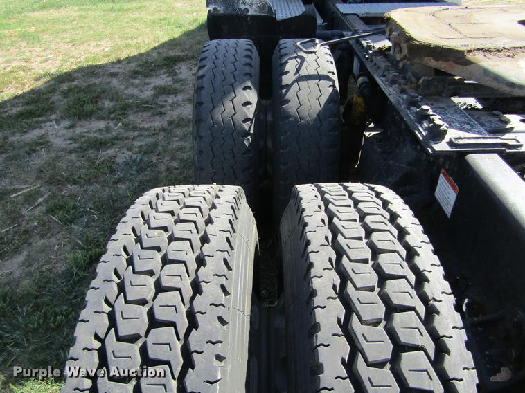 image for item DE6818 2007 Freightliner Columbia semi truck