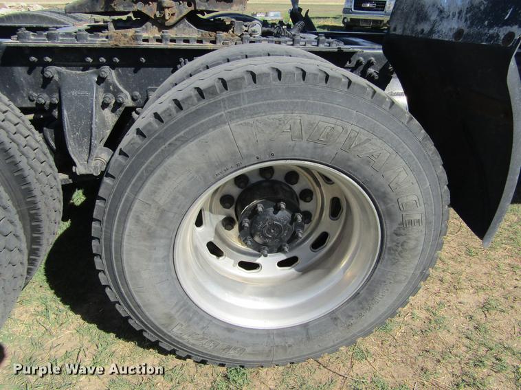 image for item DE6818 2007 Freightliner Columbia semi truck