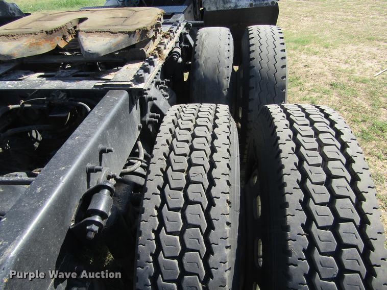 image for item DE6818 2007 Freightliner Columbia semi truck