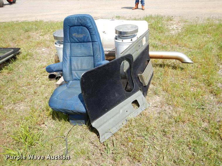 image for item EI9135 Peterbilt truck parts