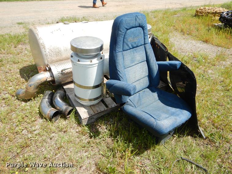 image for item EI9135 Peterbilt truck parts