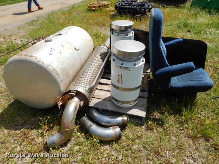 image for item EI9135 Peterbilt truck parts