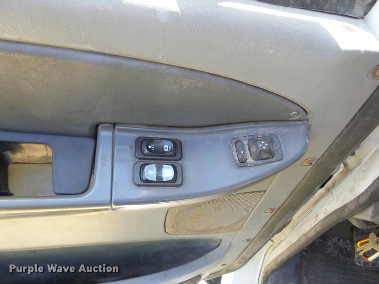 image for item J8519 2006 Freightliner Columbia semi truck