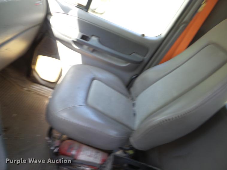 image for item J8519 2006 Freightliner Columbia semi truck