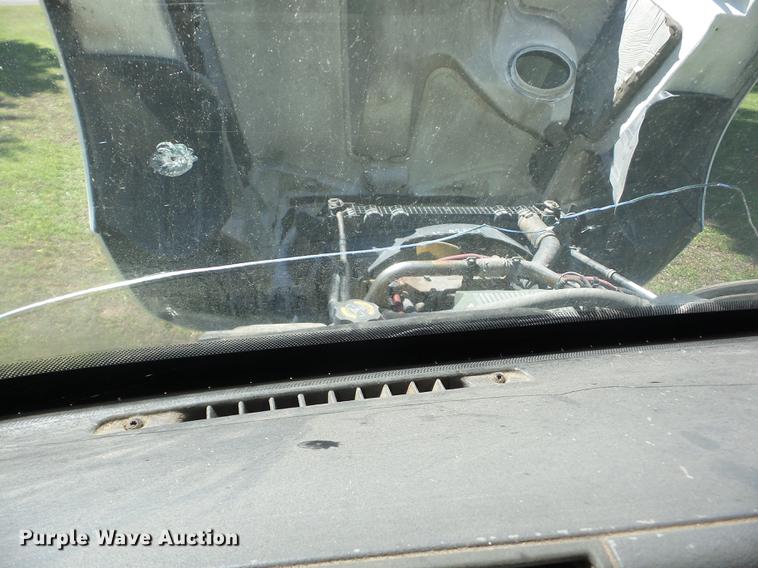 image for item J8519 2006 Freightliner Columbia semi truck