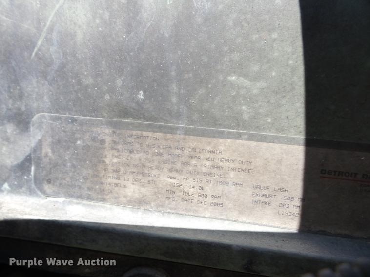 image for item J8519 2006 Freightliner Columbia semi truck