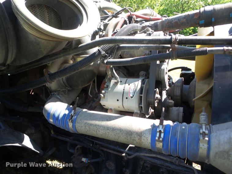 image for item J8519 2006 Freightliner Columbia semi truck