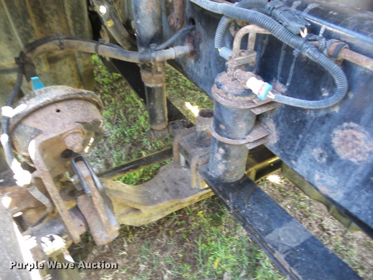 image for item J8519 2006 Freightliner Columbia semi truck