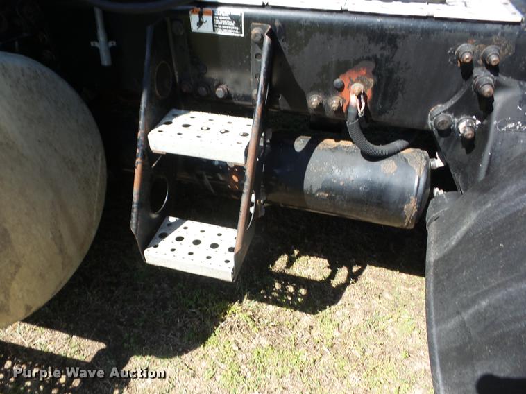 image for item J8519 2006 Freightliner Columbia semi truck