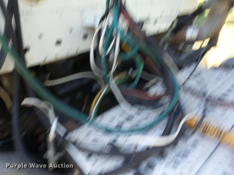 image for item J8519 2006 Freightliner Columbia semi truck