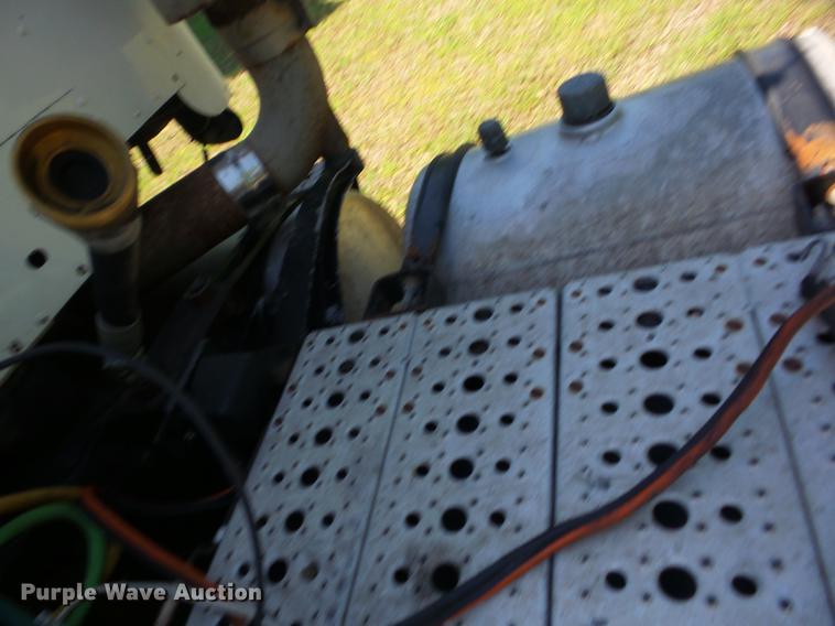 image for item J8519 2006 Freightliner Columbia semi truck