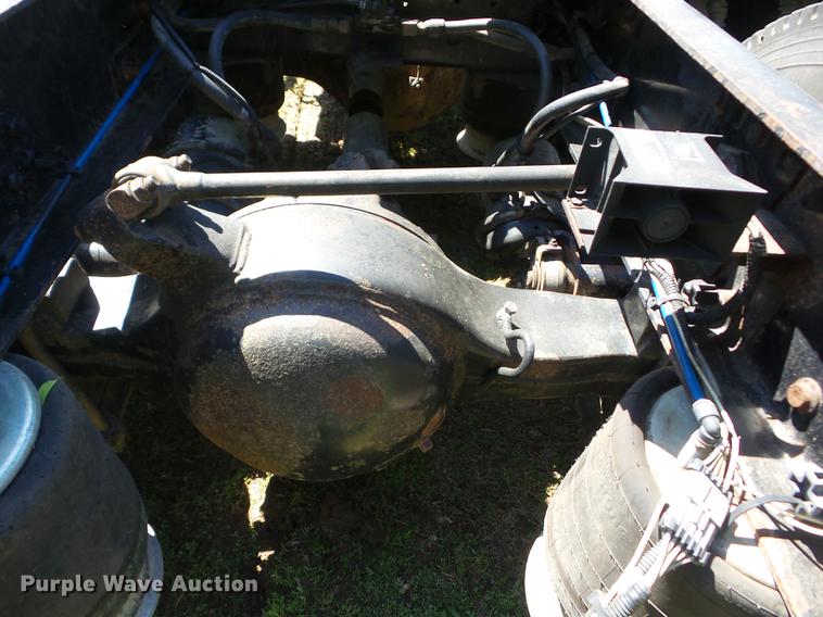 image for item J8519 2006 Freightliner Columbia semi truck