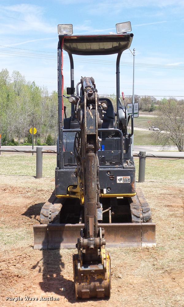 image for item DD1264 2012 John Deere 17D mini excavator