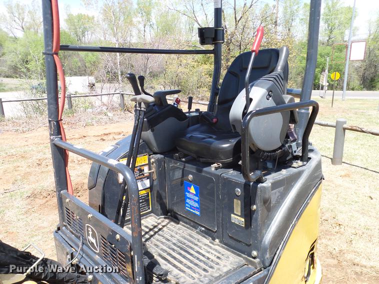 image for item DD1264 2012 John Deere 17D mini excavator