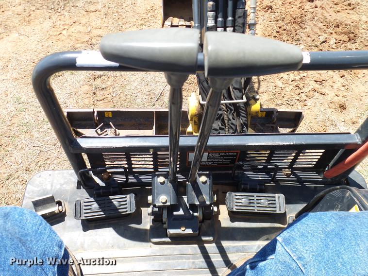 image for item DD1264 2012 John Deere 17D mini excavator