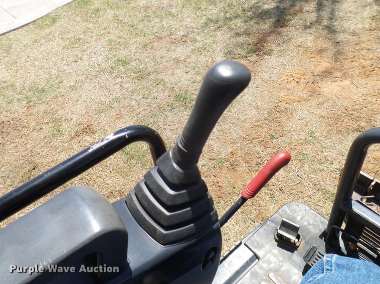 image for item DD1264 2012 John Deere 17D mini excavator