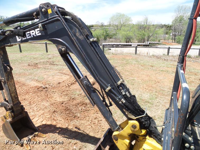 image for item DD1264 2012 John Deere 17D mini excavator