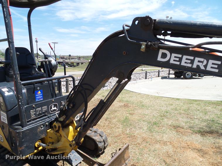 image for item DD1264 2012 John Deere 17D mini excavator