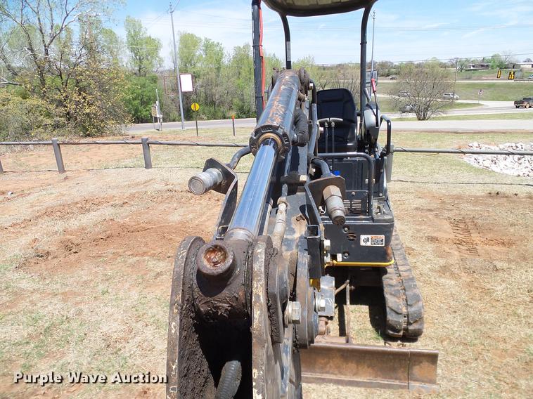 image for item DD1264 2012 John Deere 17D mini excavator