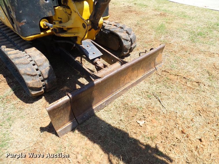 image for item DD1264 2012 John Deere 17D mini excavator