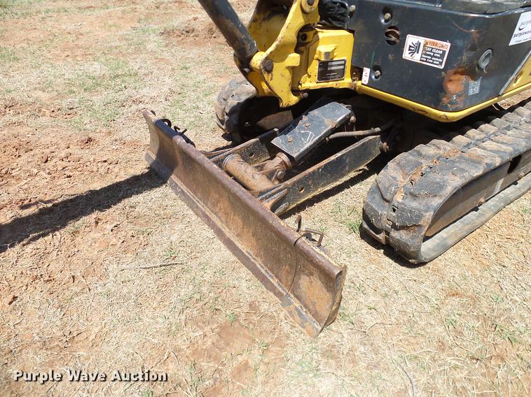 image for item DD1264 2012 John Deere 17D mini excavator