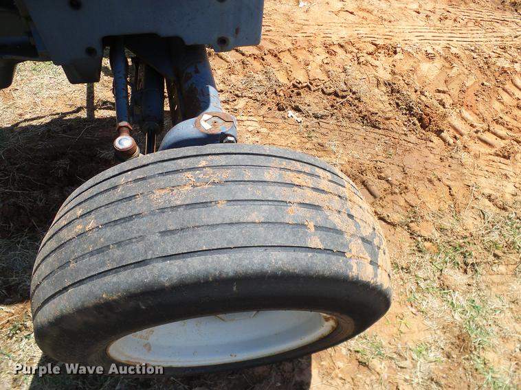 image for item DD1265 1997 New Holland 3930 tractor