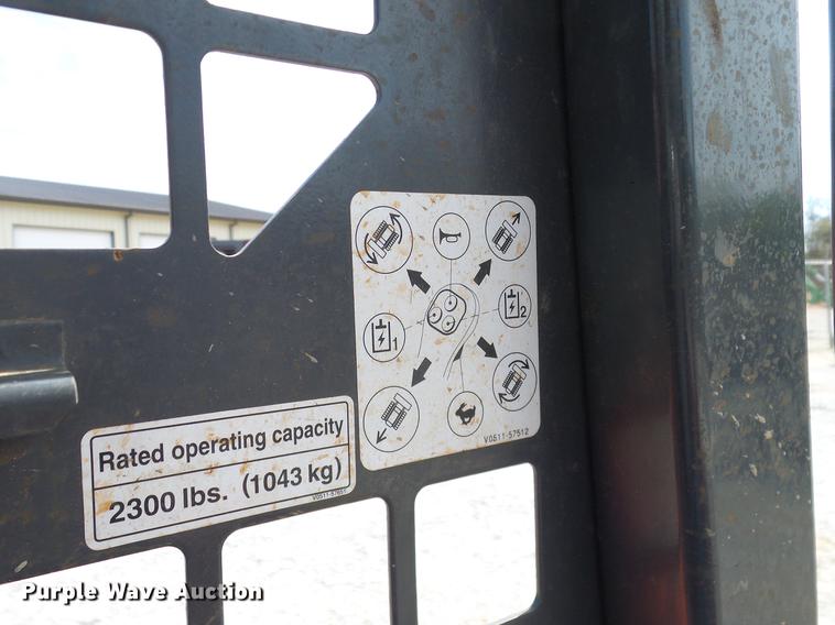 image for item DD1266 2014 Kubota SVL75-2 skid steer