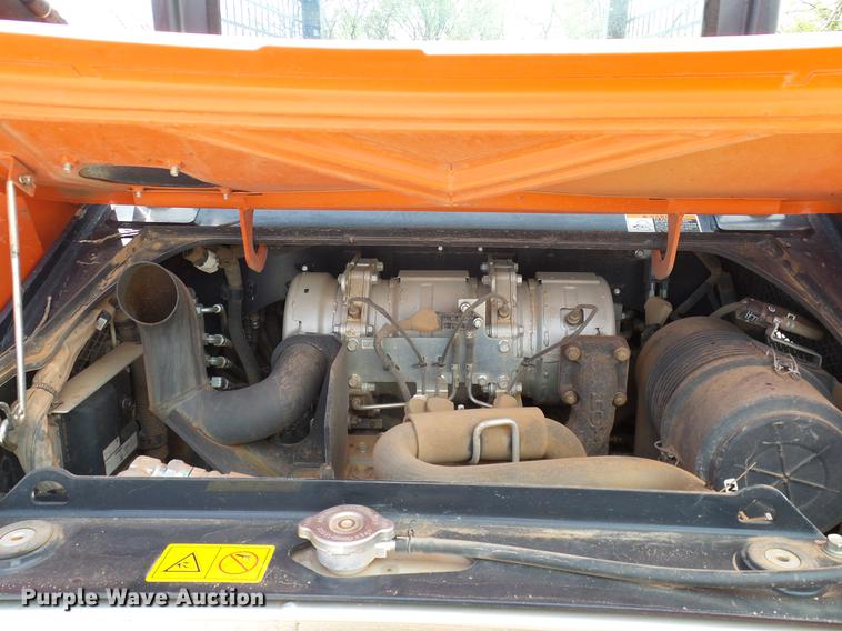 image for item DD1266 2014 Kubota SVL75-2 skid steer
