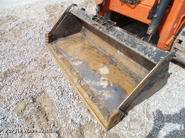 image for item DD1266 2014 Kubota SVL75-2 skid steer