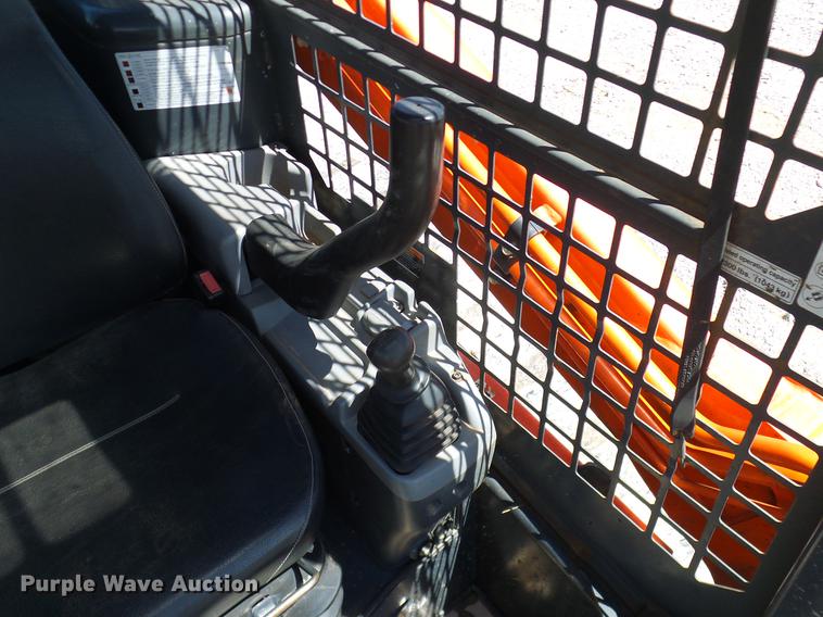 image for item DD1267 2014 Kubota SVL75-2 skid steer
