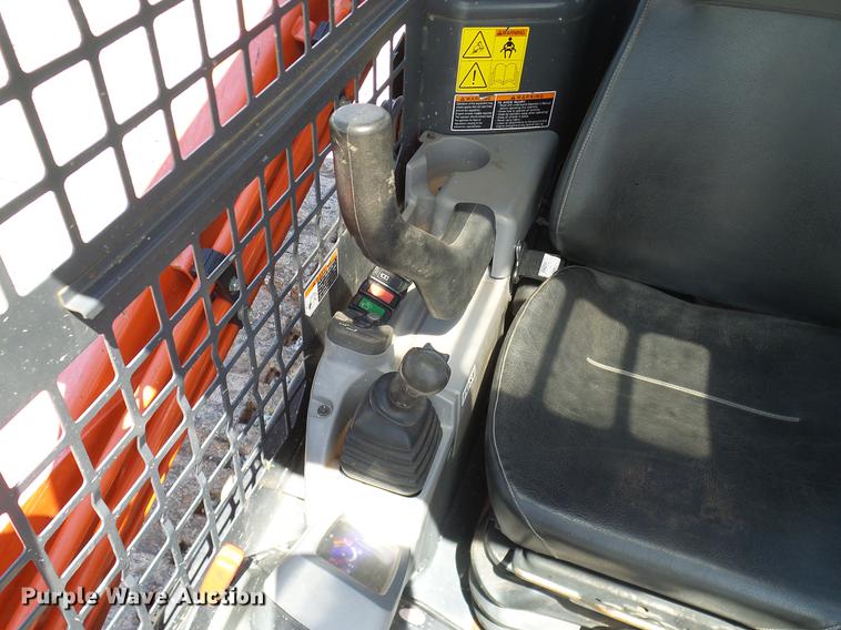 image for item DD1267 2014 Kubota SVL75-2 skid steer