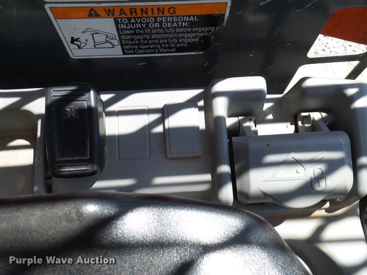 image for item DD1267 2014 Kubota SVL75-2 skid steer