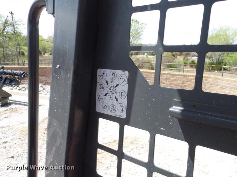 image for item DD1267 2014 Kubota SVL75-2 skid steer