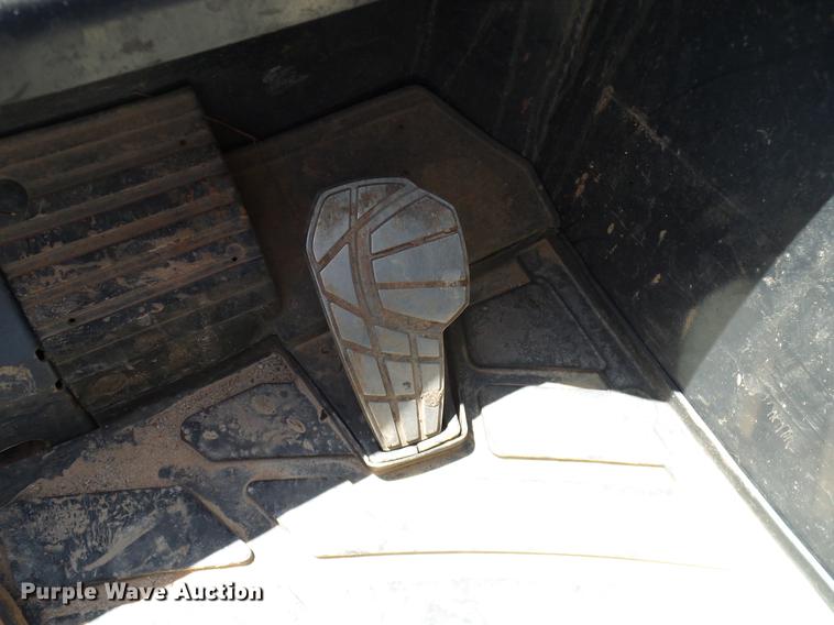 image for item DD1267 2014 Kubota SVL75-2 skid steer