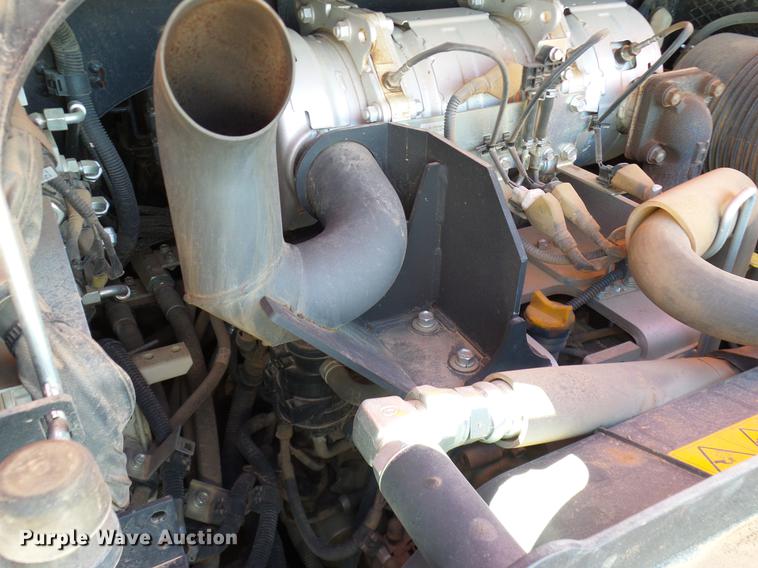 image for item DD1267 2014 Kubota SVL75-2 skid steer