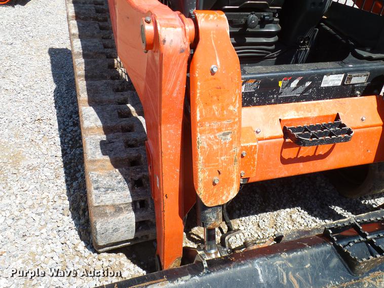 image for item DD1267 2014 Kubota SVL75-2 skid steer