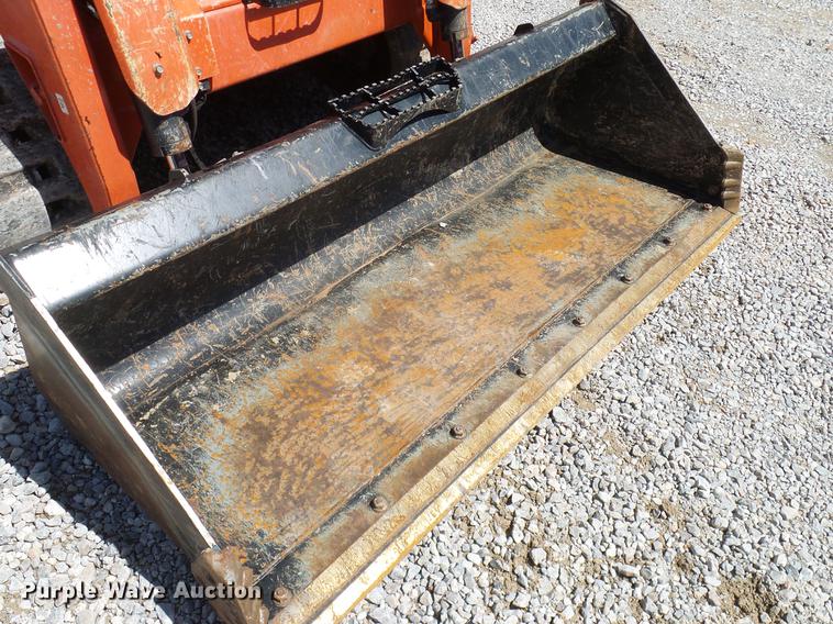 image for item DD1267 2014 Kubota SVL75-2 skid steer