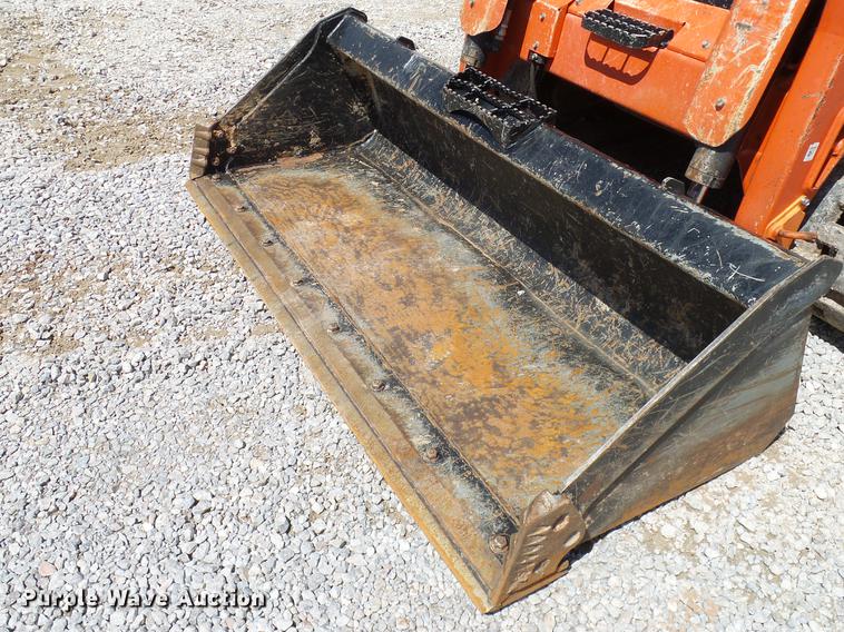 image for item DD1267 2014 Kubota SVL75-2 skid steer