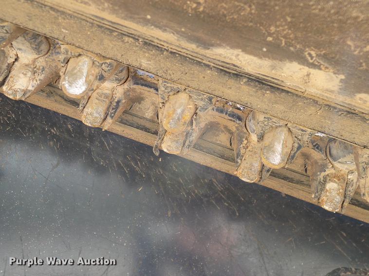 image for item DD1267 2014 Kubota SVL75-2 skid steer