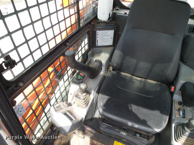 image for item DD1268 2016 Kubota SVL95-2 skid steer