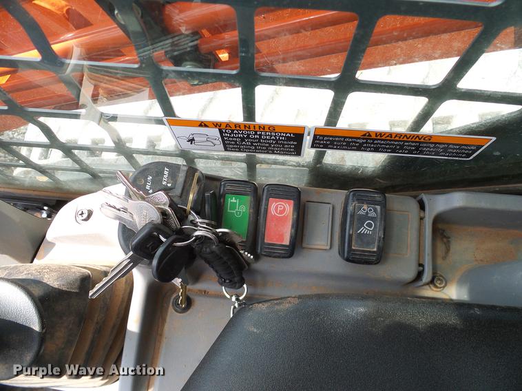 image for item DD1268 2016 Kubota SVL95-2 skid steer