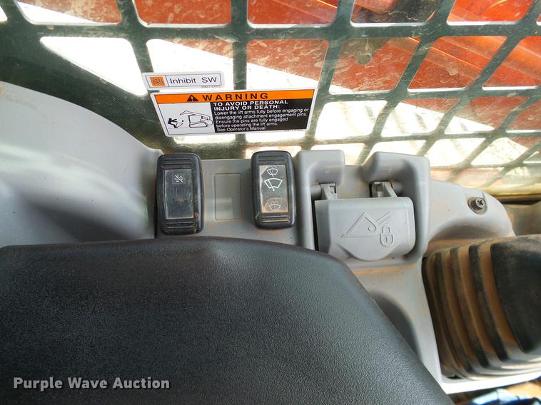 image for item DD1268 2016 Kubota SVL95-2 skid steer