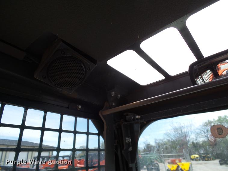 image for item DD1268 2016 Kubota SVL95-2 skid steer