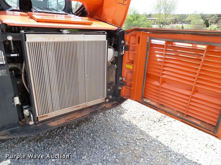image for item DD1268 2016 Kubota SVL95-2 skid steer