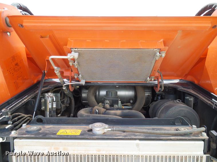 image for item DD1268 2016 Kubota SVL95-2 skid steer