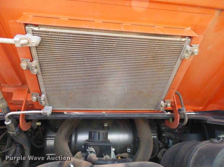 image for item DD1268 2016 Kubota SVL95-2 skid steer