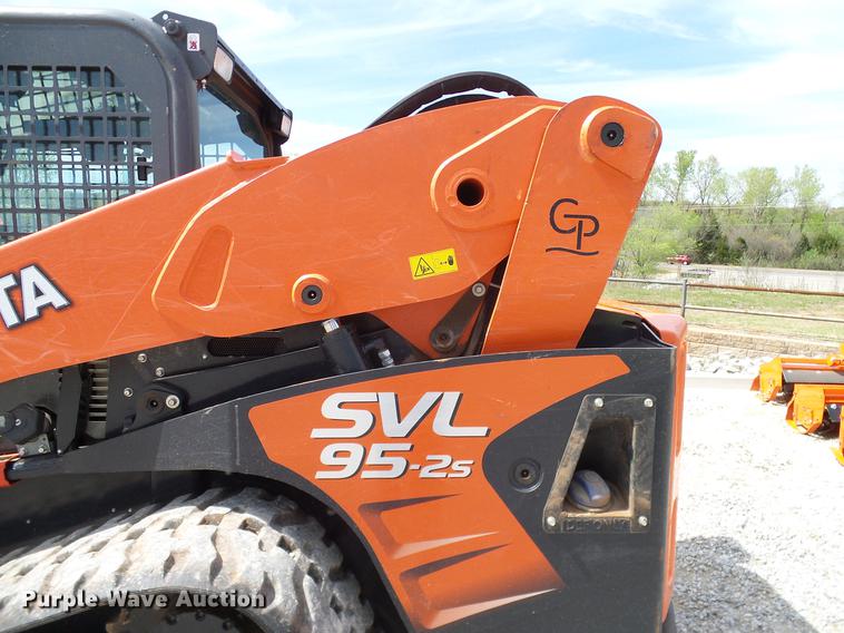 image for item DD1268 2016 Kubota SVL95-2 skid steer