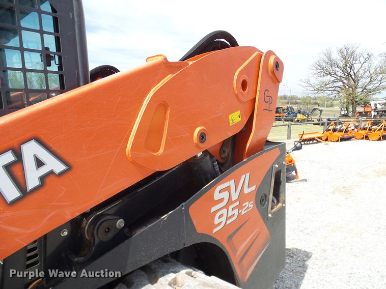 image for item DD1268 2016 Kubota SVL95-2 skid steer