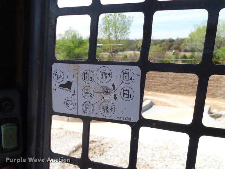 image for item DD1269 2016 Kubota SSV65 skid steer