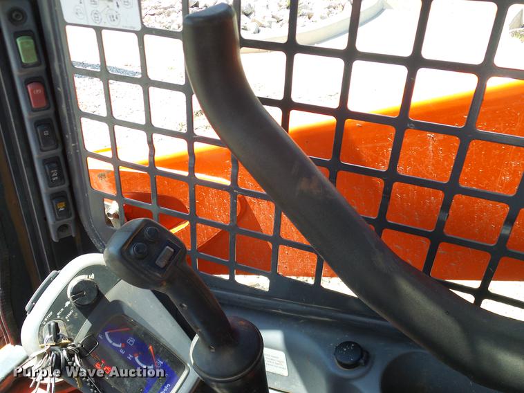 image for item DD1269 2016 Kubota SSV65 skid steer